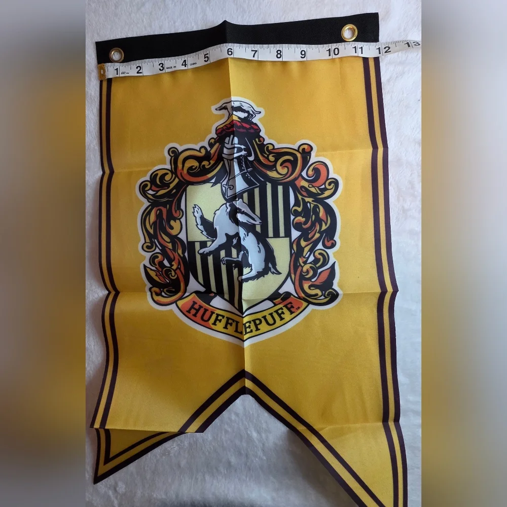 Hufflepuff House Banner - Yellow and Black Crest